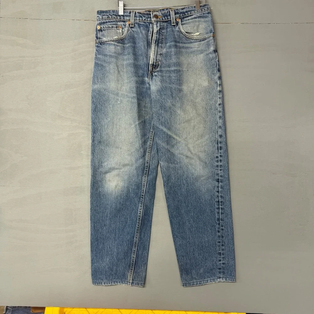 Levis 550 Relaxed Fit Tapered Leg Jeans Mens 33x32 Medium‎ Wash Blue Made in USA